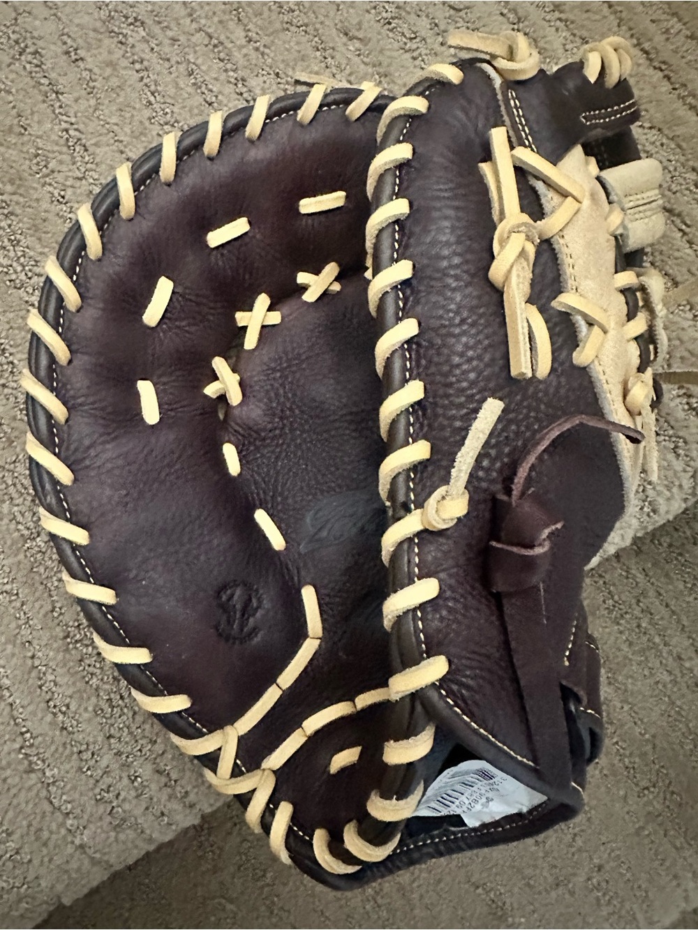 Mizuno Leather Dark Brown Leather Baseball First Baseman Mitt with Tan Lacing